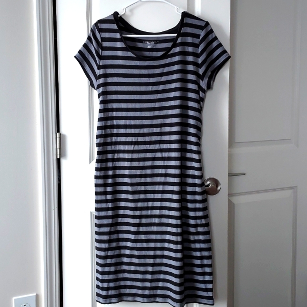 Liz Lange maternity short sleeve dress grey black large